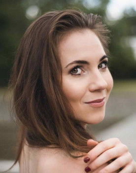 Anna Lucie Schollerová as 