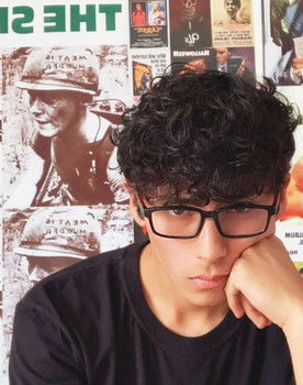 Joaco Arauco as Narrador