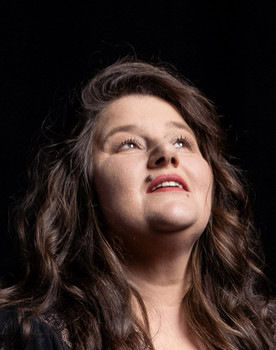 Vita Šiaučiūnaitė as Agnė