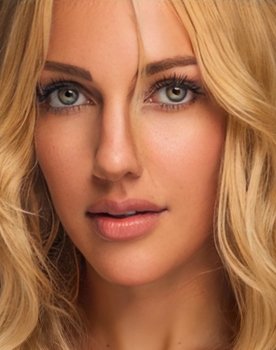 Meryem Uzerli as Reyan