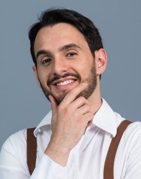 Vitor Berti as Armando