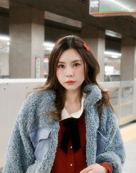 Naiyarat Thanawaigoses as Student