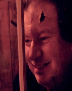 Tom Ferreira as Lou Siffer
