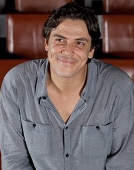 Luiz André Alvim as Alex