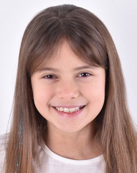 Defne Zeynep Enci as Esma