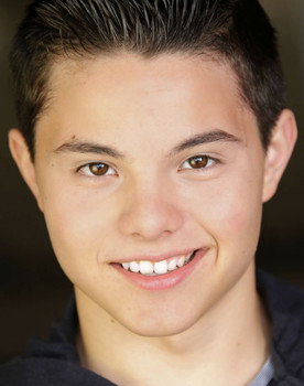 Zach Callison as Michelangelo (voice)