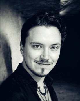 Jonathan Sand as Police Officer