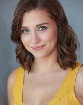 Taylor Misiak as Liv