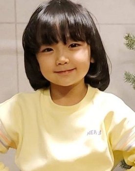 Gi So-you as Kim Min-ah