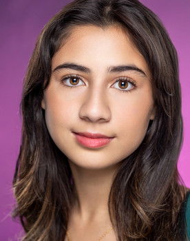 Elena Schwartz as Vicky