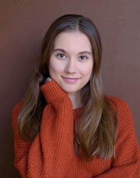 Loghan Currin as Chelsea Warren