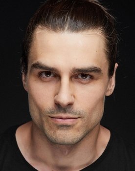 Mart Lachev as Peter