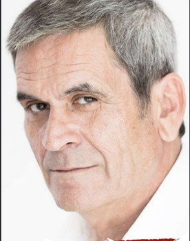 Txema Lorente as Sicario