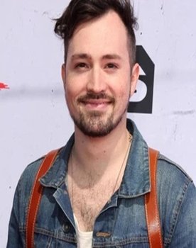 Dustin Belt as Billy