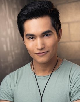 Alex Packard as Sean