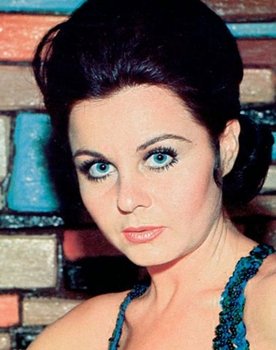 Fatma Girik as Fatma