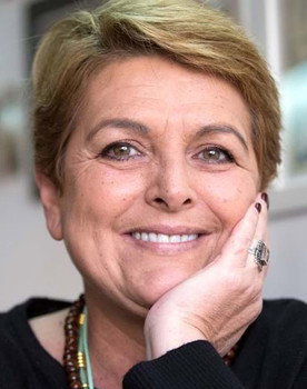 Luísa Castel-Branco as Mãe de Júlia