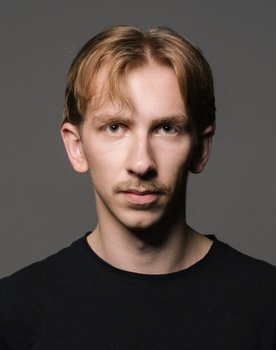 Karl Birnbaum as Robert