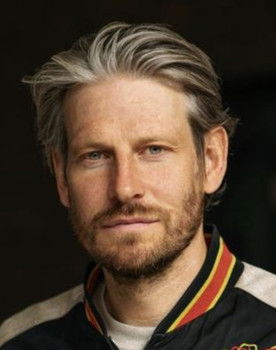 Christoph Gawenda as Stephan