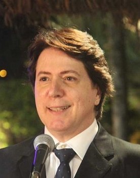 Mauro Gorini as Roney Pereira