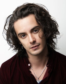 Xabiani Ponce de León as Ernesto