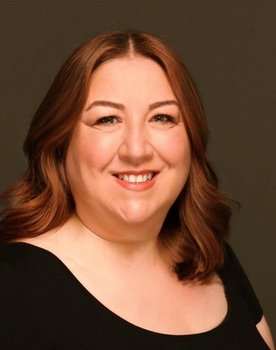 Dilek Tora as Psikolog