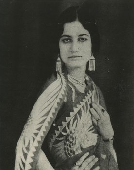 Jahanara Kajjan as Sunderbai