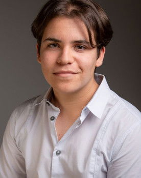 Danilo Di Vita as Vittorio Romano