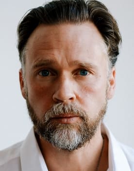 Christopher Wagelin as Petter