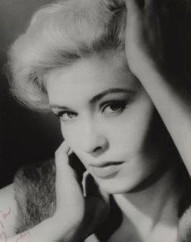 Judy Bamber as Beatrice "Bea" Mullins