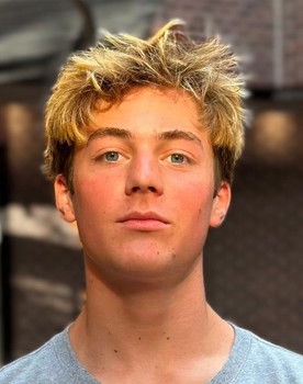 Isaac Witte as Angus