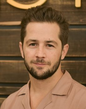 Michael Angarano as Jason Sherwood