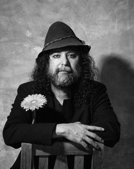 Rodolfo de León as Self