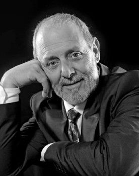 Jean Arsac as Patron du Pony Express