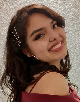 Camila Gutiérrez as Karen