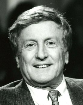 Claude Rich as 
