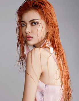 Thiếu Lan as Hương