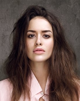 Alice David as Lou