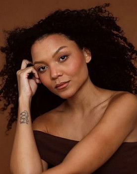 Kamila Amorim as Janes