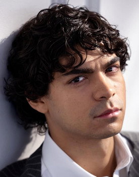 Iñaki Godoy as Amadeo 'El Gato'