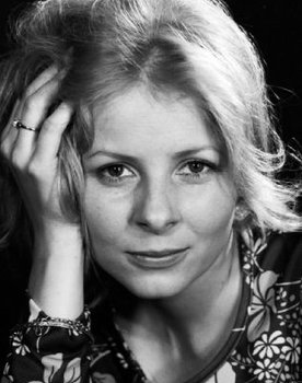 Anna Nehrebecka as Ania, gosposia Lewickich