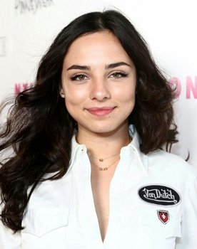Fiona Palomo as Alin