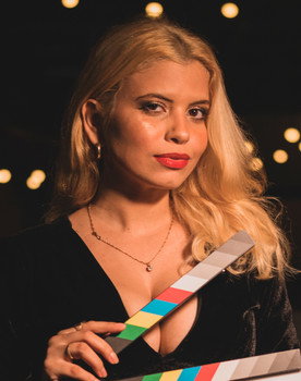 Karina Jadysa as Garota 1