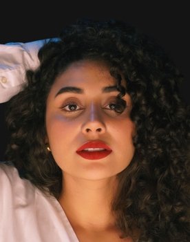 Paula Amorinni as Renata