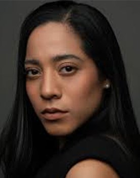 Lariza Juárez as Carolina