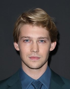 Joe Alwyn Photo