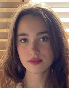 Billie Floran as Zoe