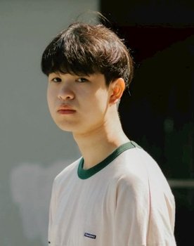 Thirakan Ongartsakuldach as Student