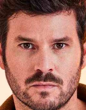 Willy Bárcenas as Jurado