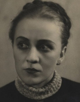 Elizaveta Solodova as Артина